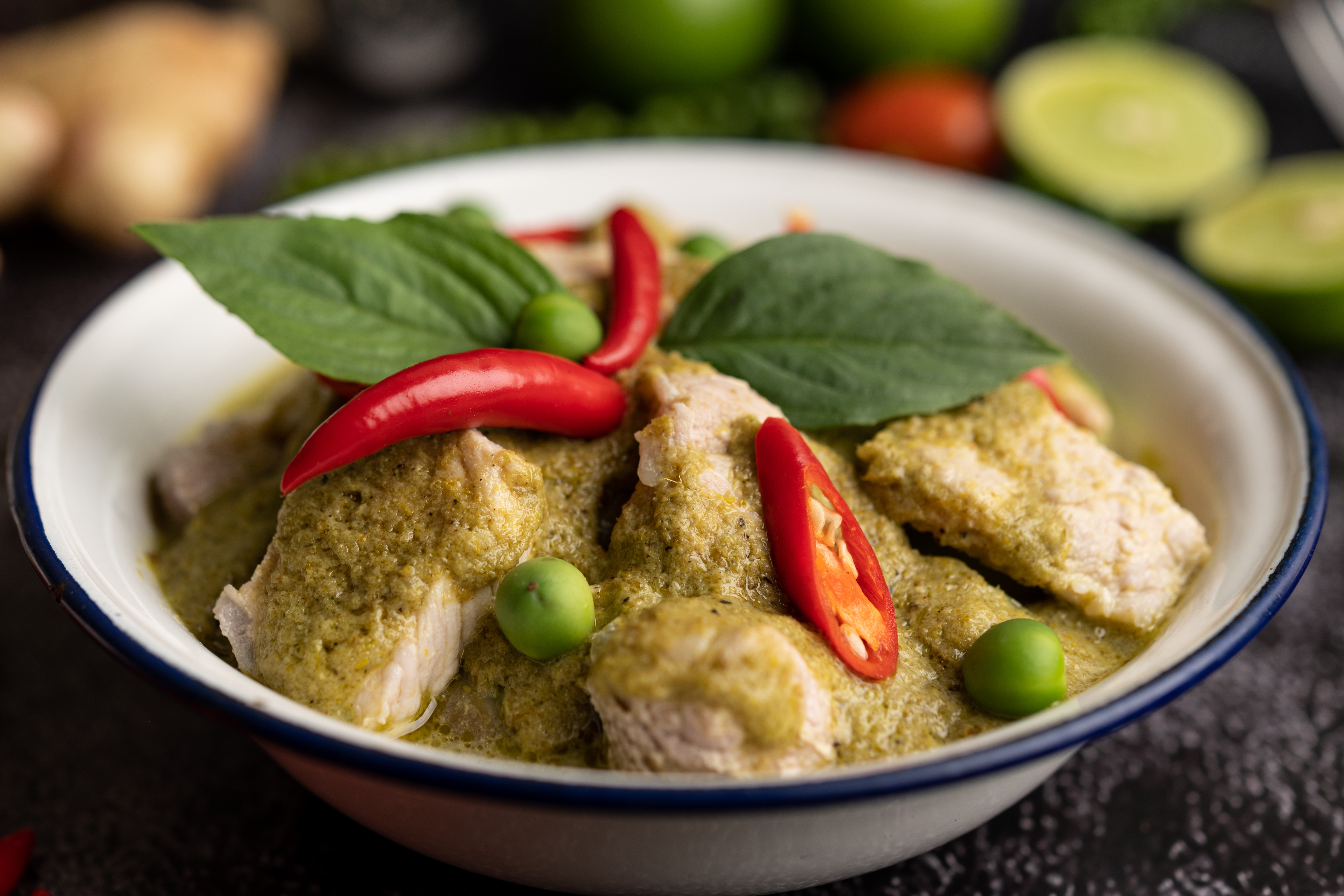 Kaosoi: Northern Thai coconut curry noodle soup - ข้าวซอย